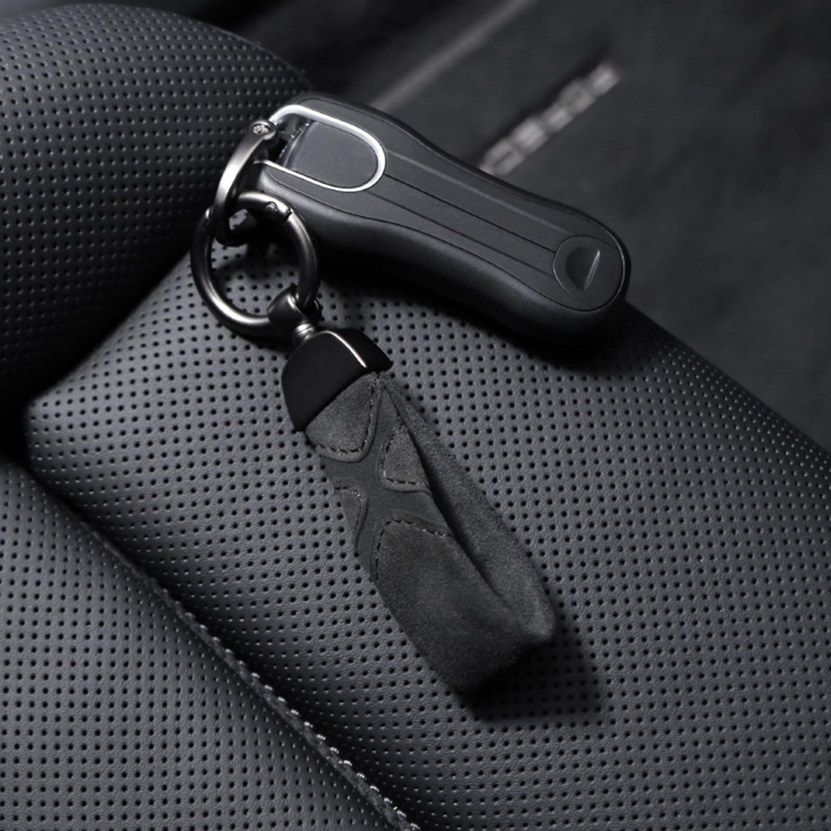 BETTERHUMZ Leather Suede Car Keychain,Key Chain Clip for Alcantara, Anti-Lost D-Ring for Men and Women Car Accessories (Suede, Black)