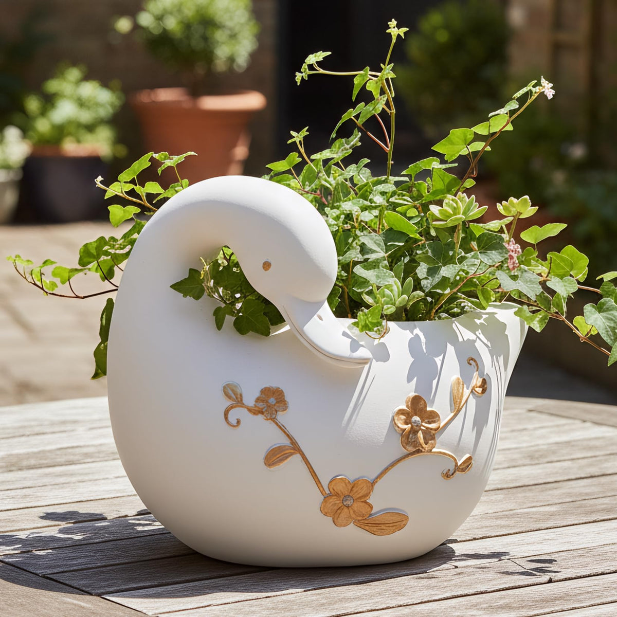 Elenon Goose Planter for Succulents Indoor Outdoor with Drainage Hole, Unique Home Garden Decor Resin Cute Flower Pot Gift Idea for Plant Lovers (White)